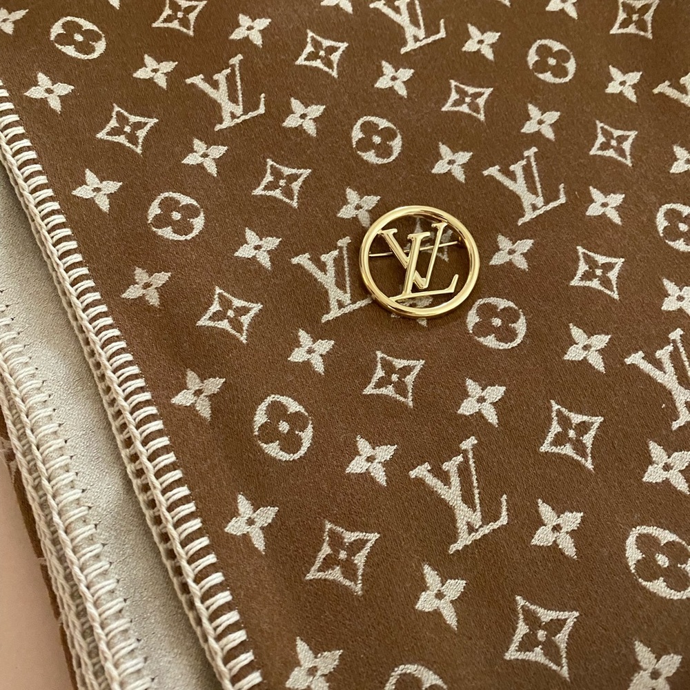 Brand new Louis Vuitton Poncho Shawl Wrap. Caramel Camel brown color - Picture 2 of 9